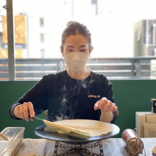 神奈川県フランチャイズオーナー開業決定！キッチンカーとクレープ屋のノウハウを女性スタッフが指導！